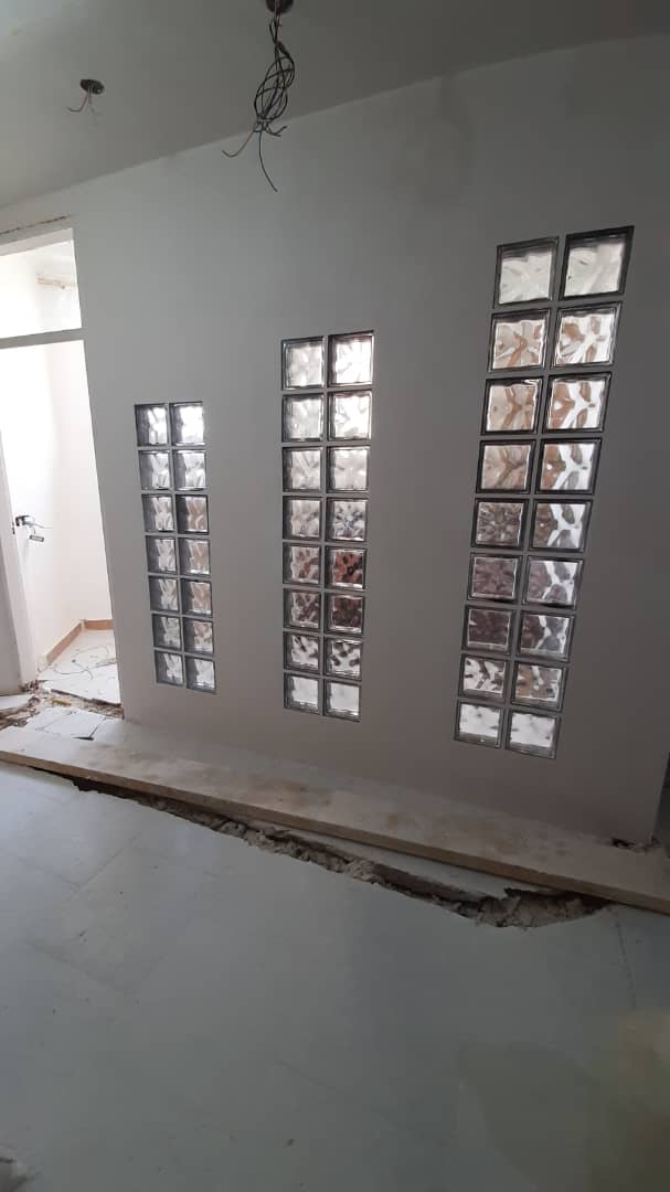 مرکز تخصصی فروش و اجرای بلوک و آجر شیشه ای کاوه فرهنگ در باسمنج